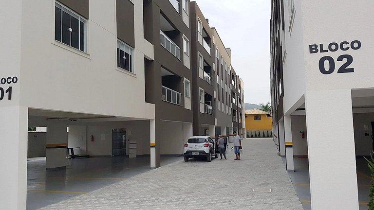 VAR 204B Dpto amplio en condominio con piscina